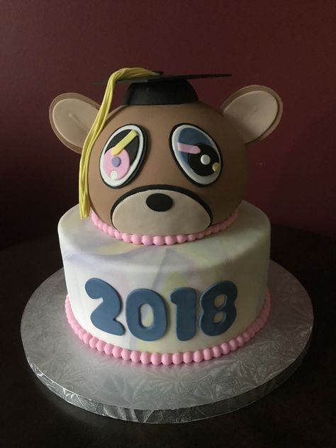 Kanye West Graduation Bear Cake Kanye West Graduation Theme Party, Kanye West Themed Party, Kanye West Birthday, Kanye West Graduation Bear, Goofy Cake, Cannibis Recipes, Graduation Cap Decoration Diy, Graduation Bear, Bear Cake