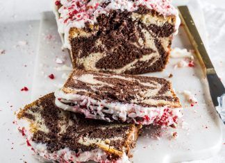 Peppermint Swirl Pound Cake Swirl Pound Cake, Brownies With Cream Cheese, Cream Cheese Swirl, Peppermint Brownies, Cake Mug, Cream Cheese Glaze, Baking Games, Streusel Topping, Glaze Recipe