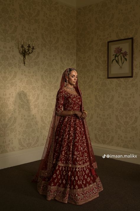 Pakistani Wedding Dresses Bridal Lehenga, Baraat Dress, Red Wedding Lehenga, Asian Wedding Dress Pakistani, Sikh Bride, Red Bridal Dress, Lehenga Red, Wedding Lehenga Designs, Asian Wedding Dress