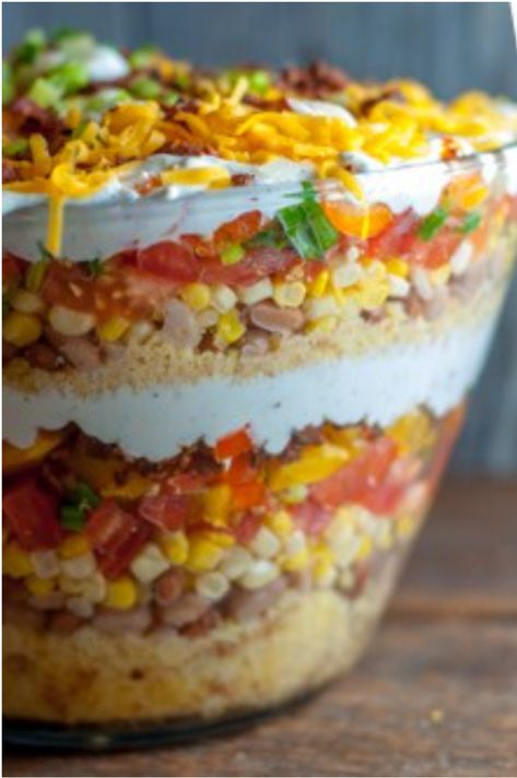 Layered Cornbread Salad, Cowboy Salad, Layered Taco Salads, Fluffy Cornbread, Leftover Cornbread, Party Side Dishes, Cornbread Salad, Layered Salad Recipes, Caviar Recipes