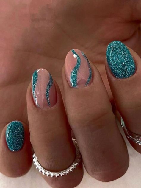 glittery teal nails with swirls Flash Nails Design, Turquoise Nail Ideas, Flash Gel Nail, Universal Nails, Turquoise Nail Art, Turquoise Nail Designs, Teal Nail Designs, Teal Nails, January Nails