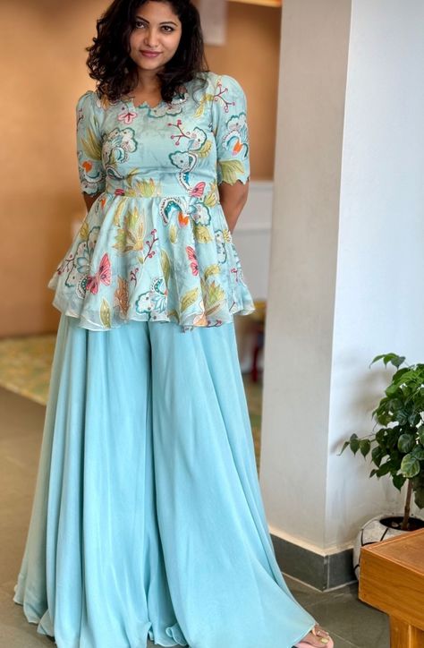 Long Crop Top Designs For Lehenga, Plazzo Top Designs Latest, Crop Top And Plazo Outfit Ideas, Narayan Pet Long Frock, Plazo Top Designs, Latest Traditional Indian Wear For Women, Trendy Western Outfits For Women, Crop Top Lehenga Designs, Peplum Top With Sharara