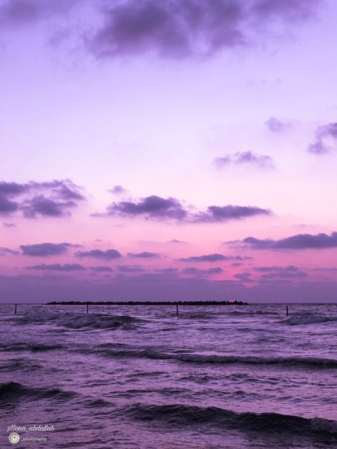 Light Purple Summer Aesthetic, Light Purple Sky Aesthetic, Purple Aethestic Wallpaper, Summer Aesthetic Purple, Lavender Sky Aesthetic, Purple Sea Aesthetic, Light Purple Sunset, Purple Aesthetic Summer, Purple Beach Aesthetic