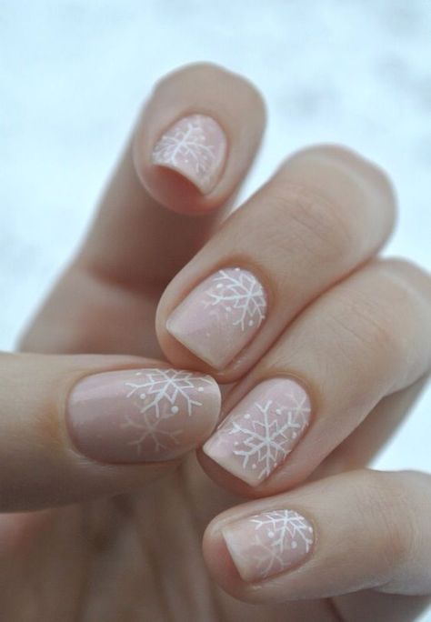 Natural + Simple :: Summer :: Beach Boho :: DIY Nail Art Designs :: See more Untamed bohemian nail inspiration @untamedorganica Nail Art Noel, Unghie Sfumate, Snowflake Nail Art, Her Nails, Holiday Nail Art, Snowflake Nails, Winter Nail Designs, Pink Nail, Xmas Nails