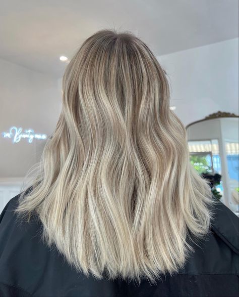 Bright blonde with an easy grow out. Soft natural root Dark Root Into Blonde, Easy To Grow Out Blonde Hair, Natural Bright Blonde Highlights, Beige Blonde Root Smudge, Soft Root Blonde, Shadow Root Blonde Medium Length, Soft Effortless Blonde, Bright Blonde Low Maintenance, Blonde Natural Roots