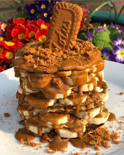 SOPHIE JUDE on Instagram: “SOPHIES STACK 🥞😋 🥞 . . Double tap if you love Lotus Biscoff 🤤🙋🏼‍♀️ So, I completely forgot it was pancake day 🧐😞 How did that even happen…” Lotus Pancakes, Lotus Biscoff Pudding, Biscoff Pancakes, Lotus Biscoff Drink, Lotus Biscoff Pancakes, Lotus Cake Biscoff, Lotus Biscoff Spread, Lotus Biscoff, Pancake Day