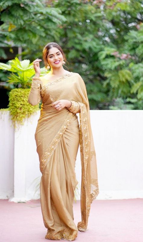 Beautiful Smile Women, Indian Beauty Saree, India Beauty, Yellow Dress, Beauty Women, Saree, Actresses, Beauty