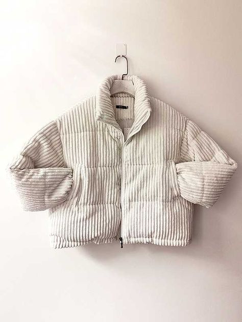 designer short padded coats womens corduroy jacket winter clothes online corduroy puffer coat cream white cord puffer jacket Ținută Casual, Corduroy Jacket, Mode Streetwear, Mode Inspiration, Quilted Jacket, Mode Outfits, Outfit Inspirationen, Autumn Winter Fashion, Aesthetic Clothes