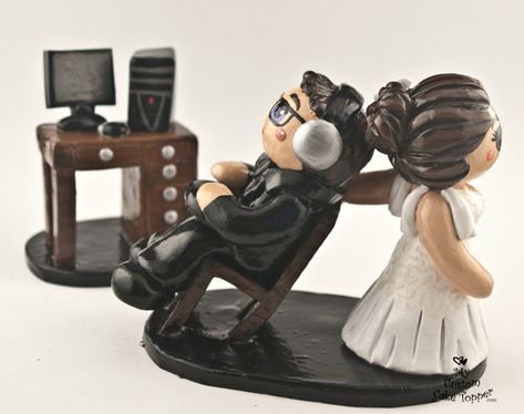 Bride Dragging Computer Groom Cake Topper Gamer Wedding Cake, Grooms Cake Tables, Nh Wedding Venues, Bridal Cake Topper, Gamer Wedding, Bride And Groom Wedding Cake, Colorful Wedding Cakes, Funny Wedding Cake Toppers, Groom Wedding Cake