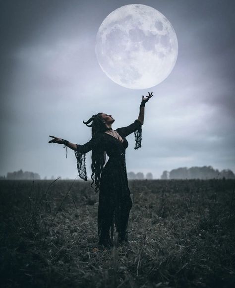 Black Witch Photoshoot, Winter Solstice Photoshoot, Necromancy Witch, Fierce Poses, Hecate Photoshoot, Witchy Photoshoot Ideas Plus Size, Witch Poses Reference Photo, Witchy Photo Shoot, Dark Goddess Photoshoot