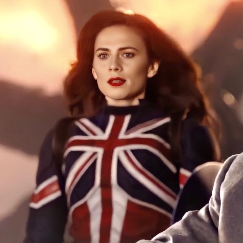 #peggycarter #captaincarter #hayleyatwell #multiverseofmadness #avengers #mcu #ucm Marvel Vision, Captain Carter, Mcu Icons, James D'arcy, Multiverse Of Madness, Marvel Cast, Hayley Atwell, Cute Puns, Peggy Carter