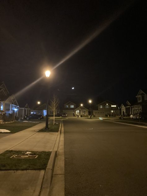 Suburbs Aesthetic Night, Neighborhood Night Aesthetic, 0.5x Photos Aesthetic, Hood Backgrounds, Neighborhood At Night, Quiet Photos, Night Walks, American House, Chill Photos