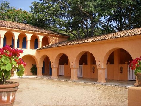 Fab equine accommodations! Fancy Horse Barns, Luxury Horse Barns, Houses In Mexico, Spanish Hacienda, Horse Barn Designs, Dream Stables, Dream Horse Barns, Hacienda Style Homes, Horse Barn Plans