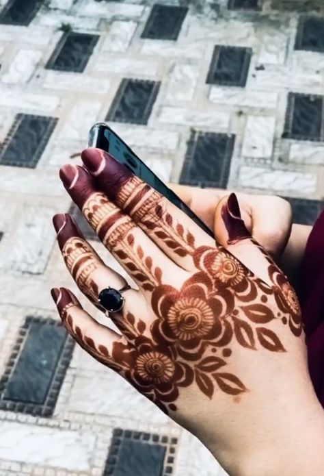 Social Art, Henna Tattoos, Henna Artist, Art Therapy, Art Project, Mehndi Designs, Professional Photographer, I Tried, Henna