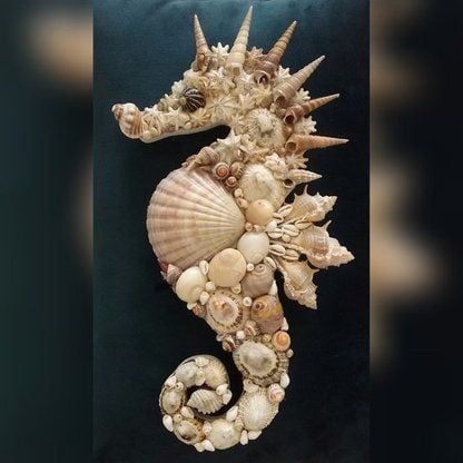 Seashell Seahorse, Seahorse Crafts, Seahorse Wall Art, Seashell Art Diy, Oyster Shell Crafts, Seashell Wall Art, Seashell Projects, Art Coquillage, Shells Diy