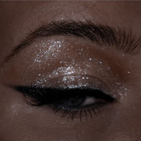 Brown Eye Makeup Concert, Grunge Sparkle Makeup, Eyeliner And Glitter Eyeshadow, Mirrorball Eye Makeup, Makeup Ideas Sparkly, Star Prom Makeup, Pearl Makeup Hooded Eyes, Sparkly Eyeshadow Look, Taylor Swift Concert Eye Makeup