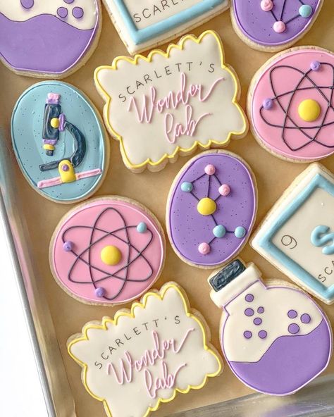 Science Cake, Science Birthday Party Ideas, Scientist Birthday Party, Scientist Birthday, Mad Scientist Party, Scientist Party, Science Birthday, Science Party, Science Themes