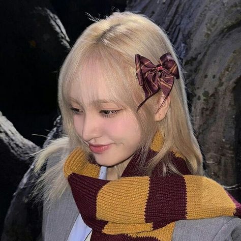 #ive #liz #instagram #update #lizyeyo #cute #icon #gryffindor #harry #potter #girlfriend #material Harry Potter Girlfriend, Kpop Harry Potter, Liz Instagram, Gryffindor Harry Potter, Ive Liz, Cute Icon, Girlfriend Material, Kim Ji Won, Ice Queen