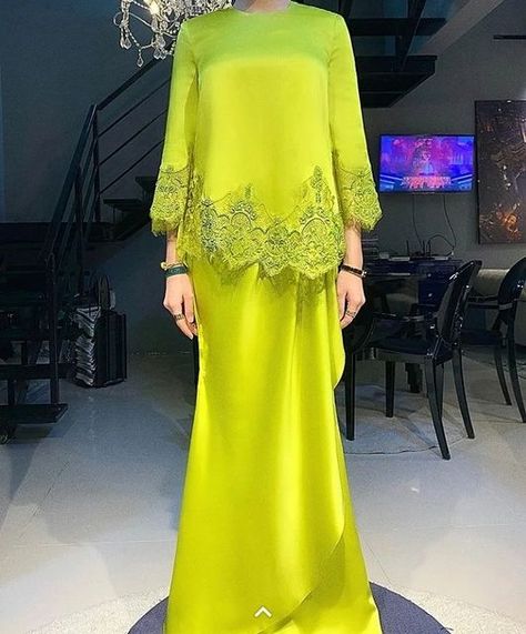 Baju Kurung Moden Style, Raya Design, Beautiful Gown Designs, Kurung Pahang, Kurung Modern, Eid Fashion, Baju Kahwin, Lace Dress Design, Kurung Moden