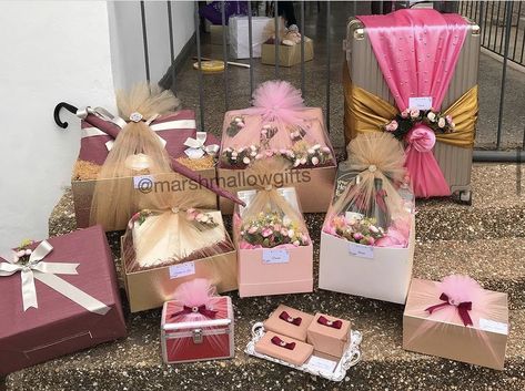 Bride’s engagement dowry gift items beautifully wrapped in peach and burgundy theme. How To Wrap Engagement Items In Ghana, Engagement Hamper, Bridal Maid Dress, Traditional African Wedding, Engagement Gift Baskets, Wrapping Inspiration, Wedding Gift Pack, Kente Dress, Bridal Gift Wrapping Ideas