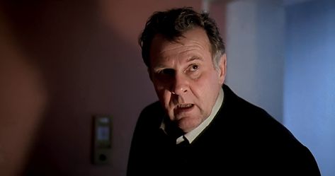 Tom Wilkinson Illness And Health 2023 Check more at https://geniusceleb.com/tom-wilkinson-illness-and-health-2023/ Health 2023, The Full Monty, Tom Wilkinson, Michel Gondry, Eternal Sunshine Of The Spotless Mind, Elijah Wood, Jim Carrey, Neo Noir, Eternal Sunshine