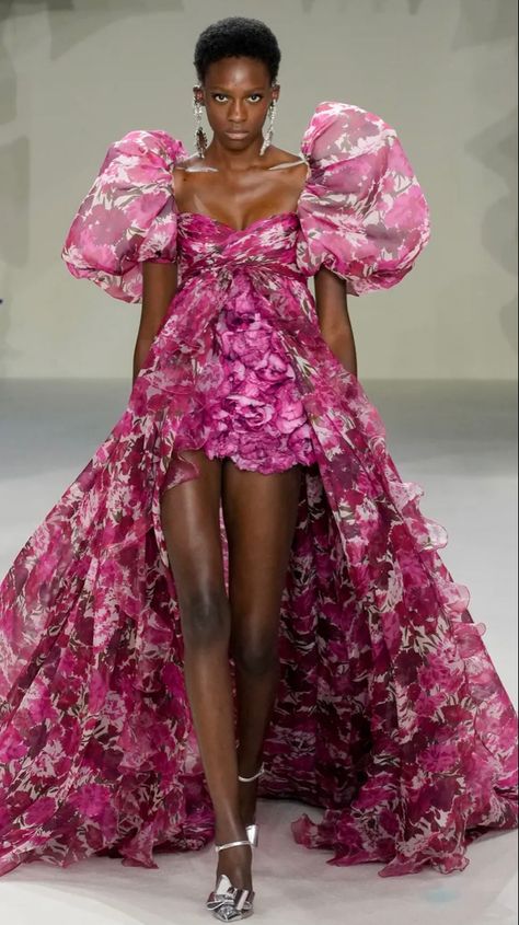 Pink Haute Couture, Giambattista Valli Fall 2022, Fall 2022 Couture, Fashion Haute Couture, 2022 Couture, Giambattista Valli Couture, Champagne Evening Dress, Queen Dresses, Drama Queen