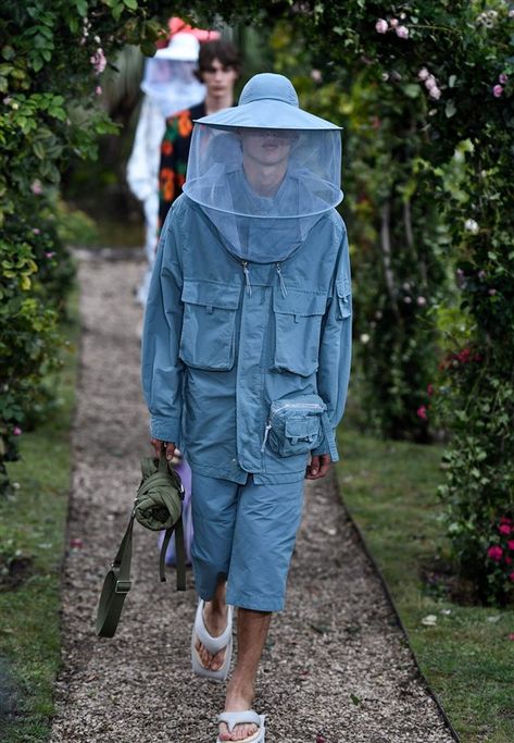 Kenzo has beekeeper-themed clothing for spring/summer 2021 Next Fashion, New Fashion Trends, Wide Brimmed Hats, Bee Keeping, Paris Fashion, Summer Collection, Paris Fashion Week, Spring Outfits, New Fashion