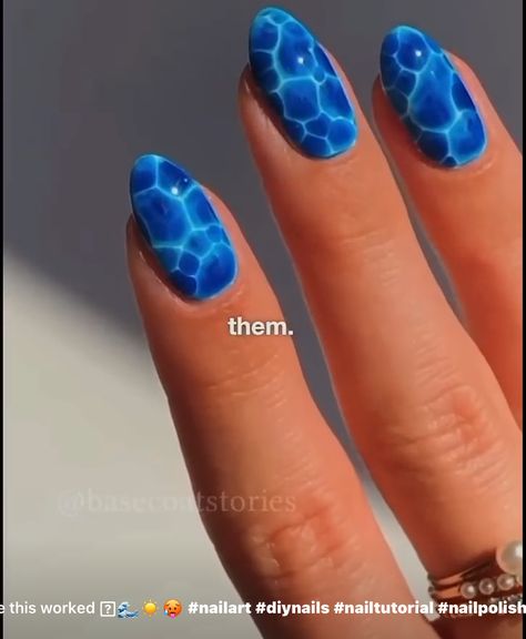 Wave Nails Design Simple, Pool Water Nails Design, Majorca Nails, 2 Colour Nails, Water Blue Nails, Water Design Nails, Swimming Pool Nails, Pool Nails Designs, Nail Art Waves