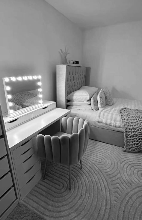 Grey Room Aesthetic Decor, White And Silver Room Decor, Grey On Grey Bedroom, Room Decor Ideas White And Grey, Room Inspo White And Grey, Gray And White Room Aesthetic, Aesthetic Grey Bedroom, Grey Bed Room Ideas, Grey Vanity Bedroom