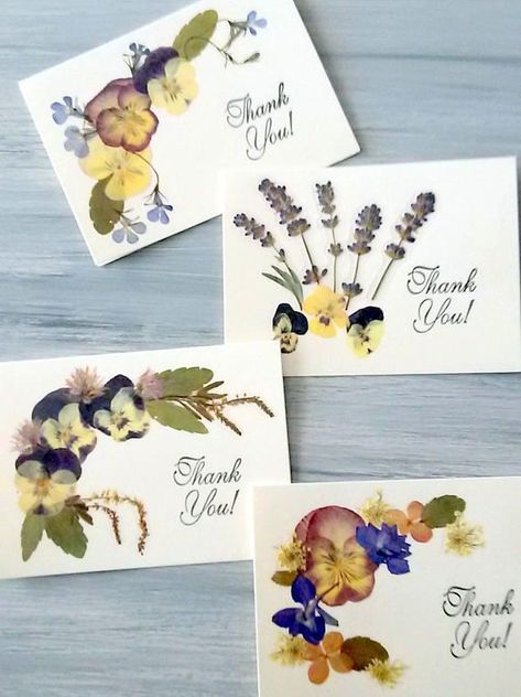 Pressed Flower Cards, Flower Cards Handmade, Pressed Flowers Diy, Dried Flowers Diy, Driftwood Art Diy, Gratitude Cards, Pressed Flower Crafts, Flower Press, Hand Made Greeting Cards