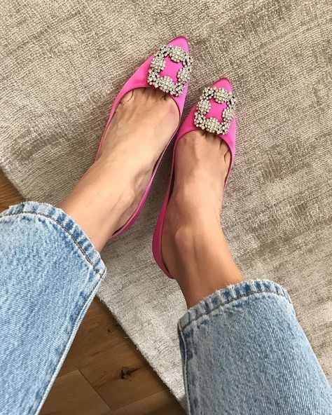 Pink Manolo Blahnik Shoes Outfit, Fushia Shoes Outfit, Hangisi Outfit, Dream Bags, Manolo Blahnik Hangisi, Shoe Inspiration, My Size, Flat Espadrille, Fell In Love