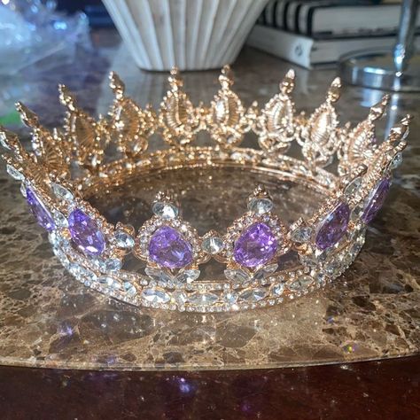 Lavender Gold Quinceanera, Rapunzel Quinceanera Crown, Sweet 16 Sash And Tiara, Sweet 15 Jewelry, Sweet 16 Party Ideas Rapunzel, Princess Party Sweet 16, Lavender Quinceanera Crown, Purple Quinceanera Theme Flowers, Purple Quince Jewelry