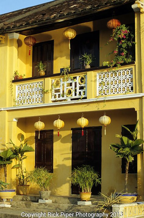 Vietnam Houses, Vietnam Architecture Traditional, Vietnamese House, Vietnam House, Vietnamese Architecture, Indochine Interior Vietnam, Vietnam Architecture, Culture Cafe, Singapore House