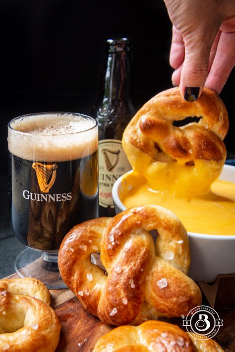 Guinness Recipes, Beer Cheese Fondue, Wine Gallery, Beer Cheese Sauce, Beer Pretzels, Beer Sauce, Beer Cheese Dip, Dive Bars, Cooking With Beer