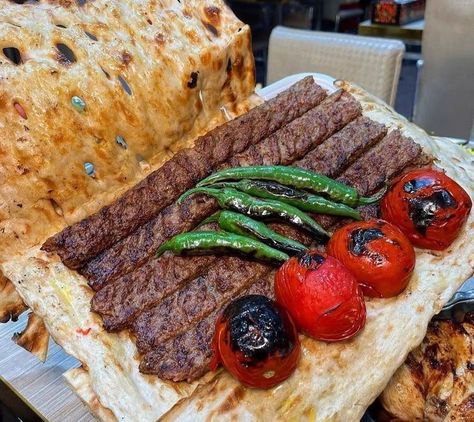 Kabab Koobideh, Food Persian, Iran Food, Iranian Food, Birthday Dinner Party, Food Menu Design, Restaurant Ideas, Moroccan Food, Persian Food