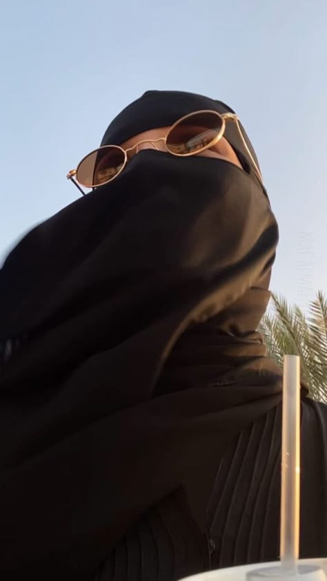 Niqab Glasses, Niqabi Girl, Dp Ideas, Islamic Style, Beautiful Night Images, Muslim Style, Girls Hijab, Hijab Niqab, Hijabi Aesthetic