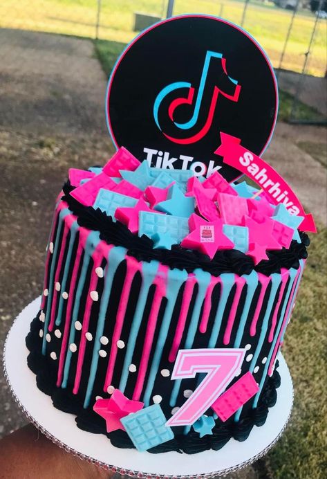 Tik Tok Theme Cake, Tiktok Cakes Ideas, Tiktok Cupcake Ideas, Tik Tok Birthday Cake Ideas, Tiktok Birthday Cake Ideas, Tiktok Theme Birthday Party, Tiktok Theme Cake, Tiktok Cake Ideas, Tik Tok Birthday Cake