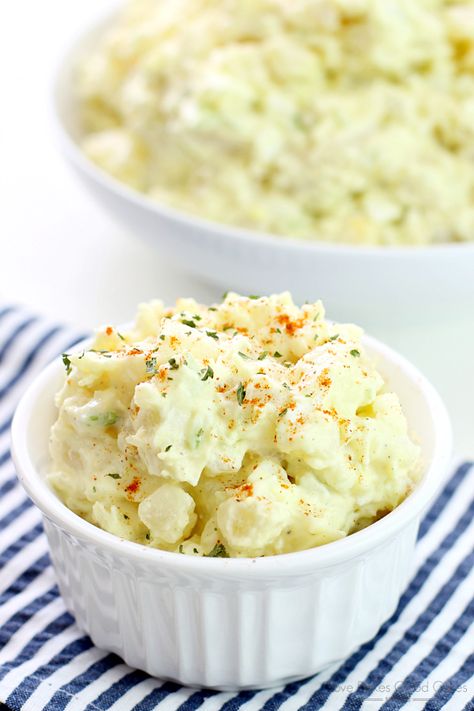 Simple is best when it comes to recipes like this Old-Fashioned Potato Salad! It tastes just like grandma made it! Potato Salad Videos, Basic Potato Salad, Picnic Salads, Bacon Ranch Potato Salad, Old Fashioned Potato Salad, Cooking Potatoes, Potatoe Salad, Best Potato Salad Recipe, Potato Salads