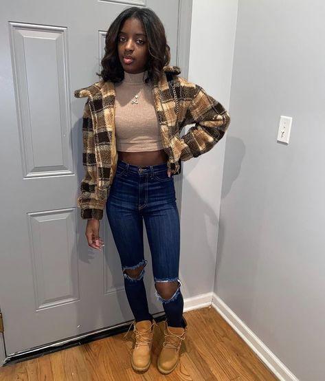 Halloween Costumes With Timberlands, Outfit With Black Timberlands For Women, Cute Winter Fits Black Women, Outfits For Timberland Boots For Women, Timbs Outfits Women Fall, Black Timberlands Outfits Women, Timberland Boots Outfit Black Woman, Fall Outfits With Timberland Boots, Timberland Boots Outfit Fall