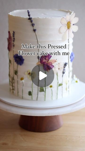 Flower Press Cake, Wildflower Cake Decoration, Berry And Flower Cake, Pressed Flowers On Cake, Cake Decorated With Fresh Flowers, Using Real Flowers On Cake, Wedding Cakes With Dried Flowers, Pressed Wildflower Cake, Edible Flower Cake Ideas