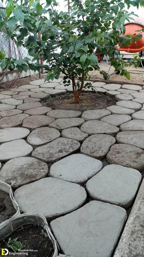 Crazy Paving Maker Path For Your Garden! | Engineering Discoveries Backyard Walkway, Crazy Paving, Patio Garden Design, Mosaic Garden, Garden Pathway, Garden Stones, Diy Backyard, Backyard Landscaping Designs, Garden Paths