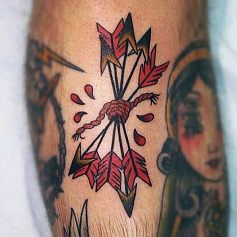 Small Red Three Arrows Archery Mens Tattoos On Arm Traditional Bow Tattoo, Traditional Tattoo Arrow, Archery Tattoo, Arrows Archery, Filler Tattoos, Meaning Of Arrow Tattoo, Desenhos Old School, Bow Tattoo Designs, Motivational Tattoos