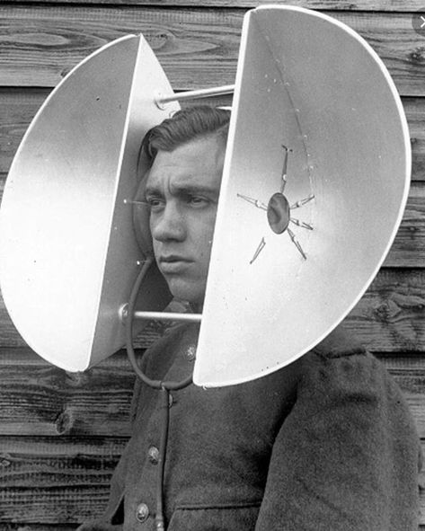 The Dutch personal parabola in the 1930s. This personal sound locator consists of two parabolic sections presumably made from aluminium for lightness. They are mounted a fixed distance apart but the size of the human head varies somewhat. This device was put into at least limited production.  #beforeradar #soundlocator #wwII #rarelyseenhistory #historicalphotos #dutchpersonalparabola #iknowwheremickeymousefigurecomesfrom #vintagesoundlocator Hearing Aids, Retro Futurism, Cool Stuff, Sound System, Vintage Photographs, Old Photos, Vintage Photos, Surfboard, Monument