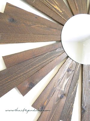 Sunburst Mirror -Ballard Designs Knock off made from Cedar planks only for $11! Wood Sunburst, Diy Decorating Ideas, Wooden Sun, Starburst Mirror, Budget Decor, Cedar Planks, Cool Mirrors, Sunburst Mirror, Diy Decorating