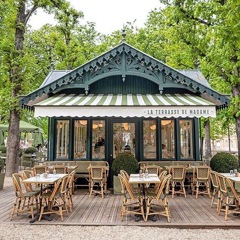 Park Cafe Design, Cafe Terrace Design, Cafe Outside Design, European Cafe Outdoor, Cute Cafe Exterior, Cafe Outside, Paris Sidewalk Cafe, Paris Parks, Paris Park