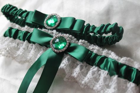 Emerald Green Wedding Garter, Emerald Green Wedding Veil, White And Emerald Green Wedding Dress, Xmas Wedding Ideas, Anastasia Wedding, Emerald Wedding Decor, Emerald Green Wedding Dress, Wedding Garder, Slytherin Wedding