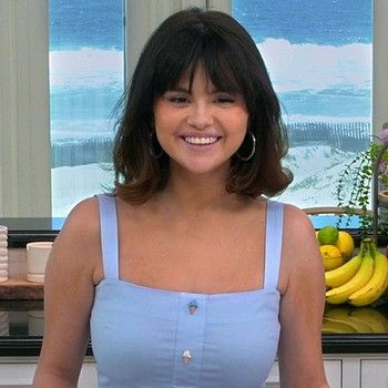 Selena Gomez Bangs Short Hair, Selena Gomez Hair Short, Short Hair With Bangs For Round Faces, Selena Gomez Bob, Selena Gomez Bangs, Short Long Bob, French Haircut, Selena Gomez Short Hair, Bobs For Round Faces