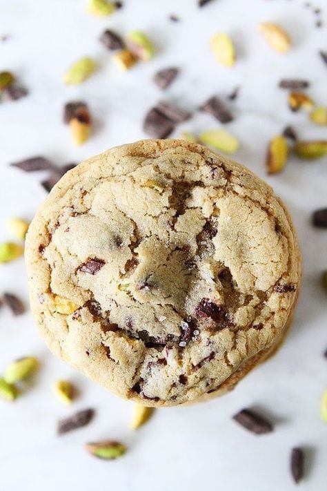 Salt Cookies Recipe, Salt Cookies, Sea Salt Cookies, Pistachio Chocolate, Salty Cookies, Pistachio Cookies, Baking Cakes, Sprinkle Cookies, Buttery Cookies