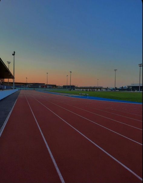 Aesthetic Track And Field, Track And Field Aesthetic Girl, Running Track Aesthetic, Aesthetic Track, Track And Field Aesthetic, Track Aesthetic, Aesthetic Running, Field Aesthetic, Running Aesthetic