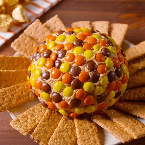 Peanut Butter M M Balls, Reeses Pieces Peanut Butter Ball, Reese’s Peanut Butter Cheese Ball, Thanksgiving Kids Desserts Easy, Peanut Butter Party Theme, Hayride Food Ideas, Fun Thanksgiving Food Ideas, Fall Treats For Coworkers, Pitch In Food Ideas